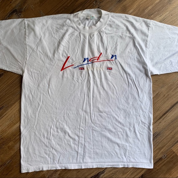 Vintage Tops - Vintage y2k 90s London Spell Out Graphic t-shirt size L